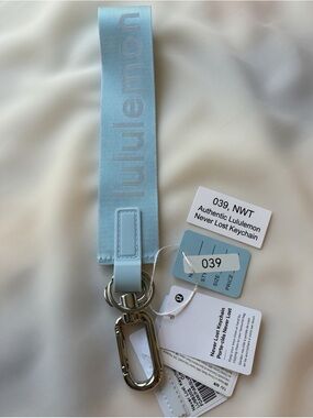 039, NWT Authentic Lululemon Never Lost Keychain- Foam Cloud